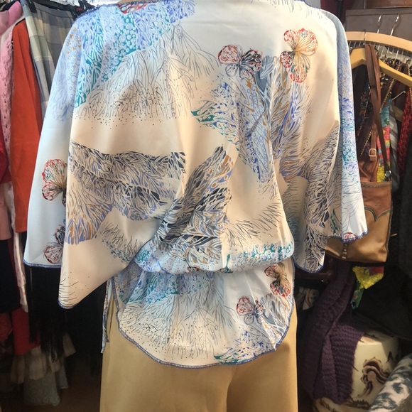 Vintage 1970’s/80’s - silky, butterfly print top - ties at sides - blousy style - Picture 3 of 7